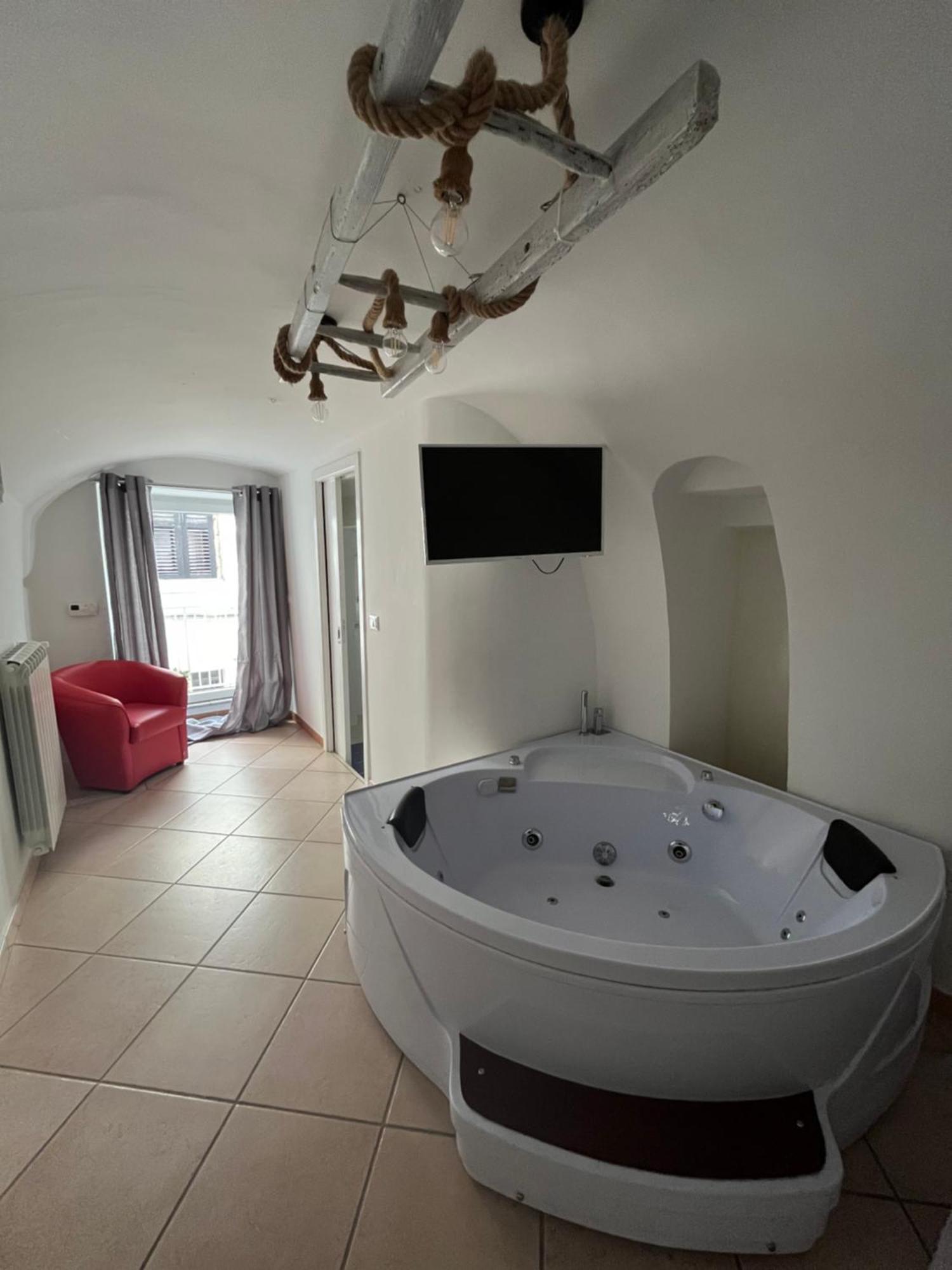 Appartamenti Ostuni 21Mqsuitehomes , Appartamento Con Mini Piscina Privata, Appartamenti Con Vasca Idromassaggio & Appartamenti Standard Zewnętrze zdjęcie